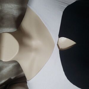 Ava James. Black & White Top; Key Hole Front; SharkBite Hemline. EUC Size 2XL